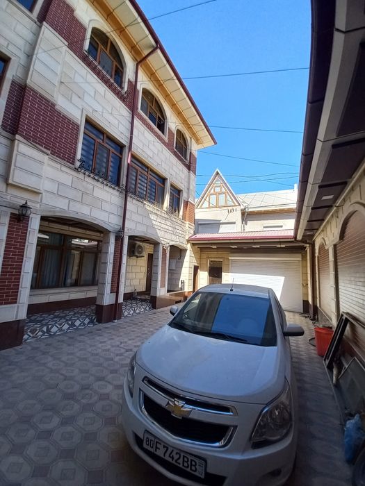 Хадрани оркаси 2.4-сот 3-Этажли  10-хона 4-санУзел