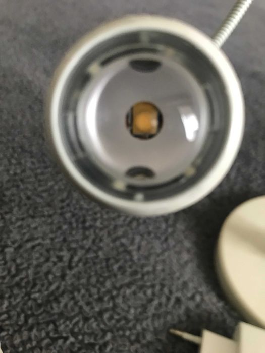 Гъвкава настолна лампа