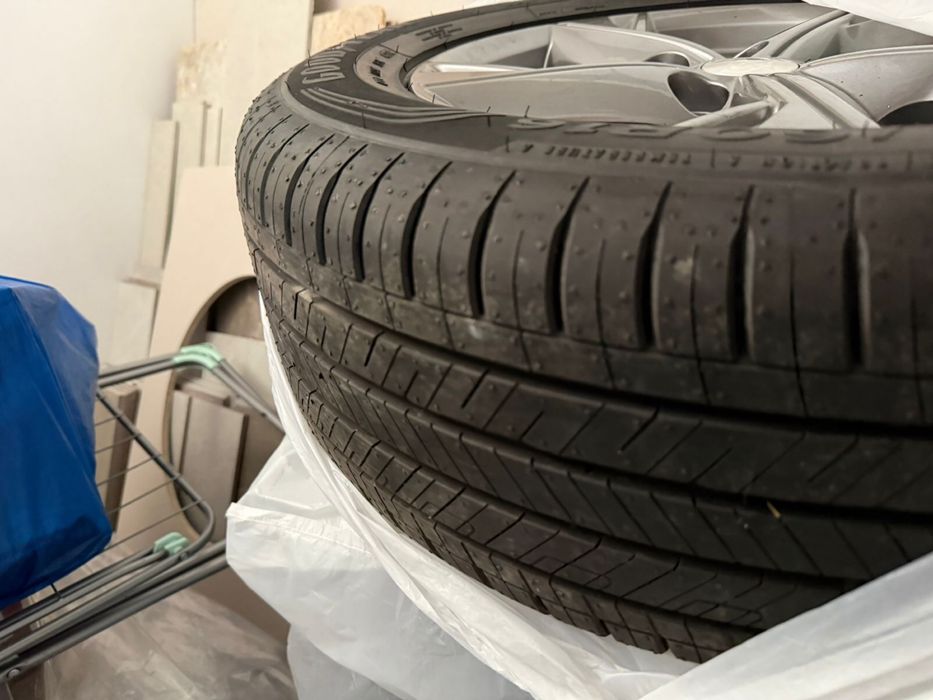 Продам новые шины с дисками