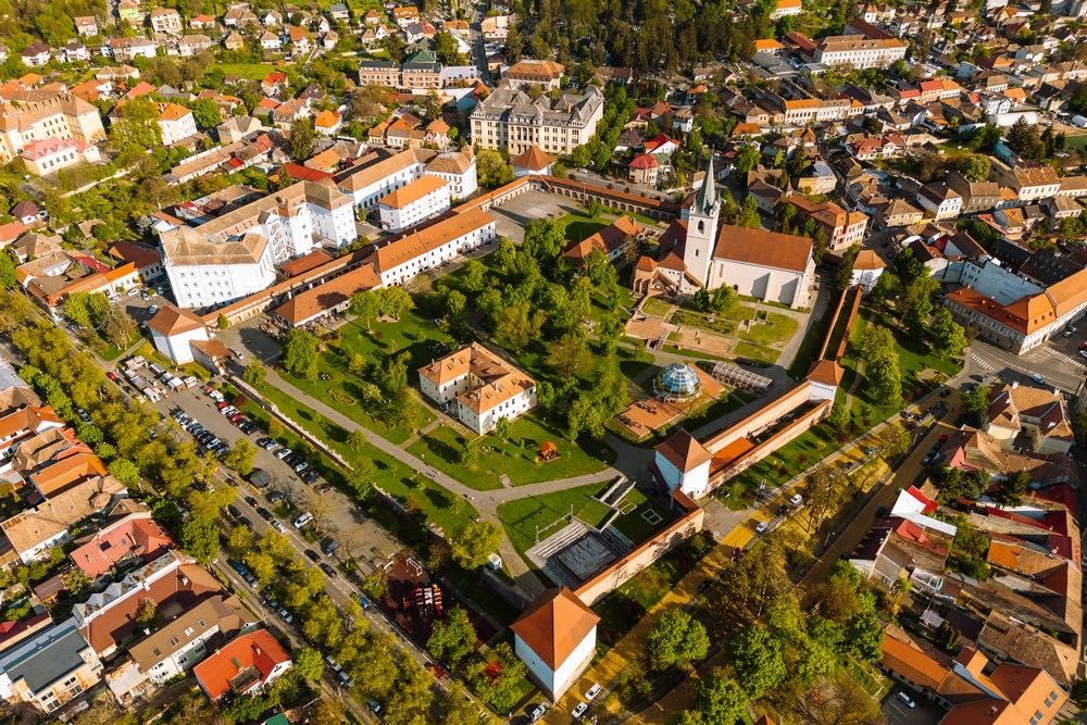 Apartament premium lângă Cetatea Medievală, cu plata în două rate | Acces la SPA & wellness, parcare subterană, parc interior