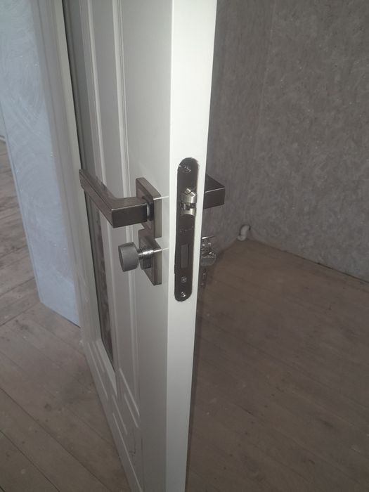 Установка межкомнатных дверей и замков  эшикларни урнатиш  урганч