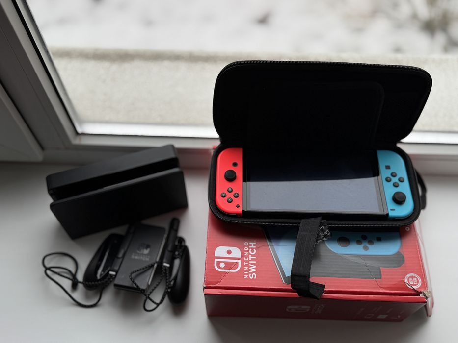 Продам Nintendo Switch OLED (прошитый), в отличном состоянии