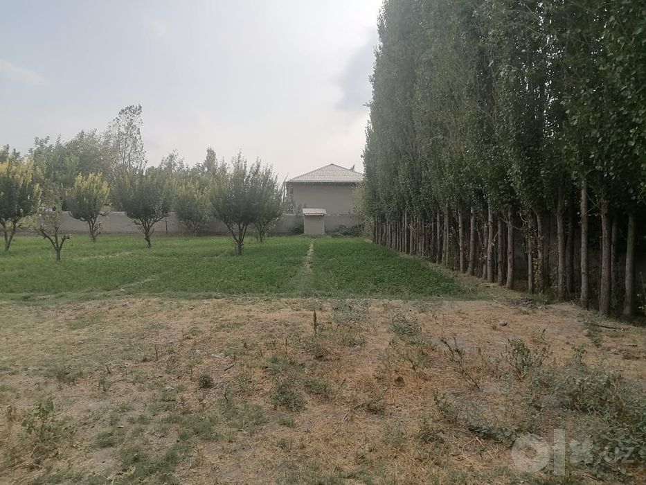 Uy xovli sotiladi