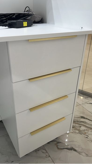 Продам срочно витрины в идеальном состоянии