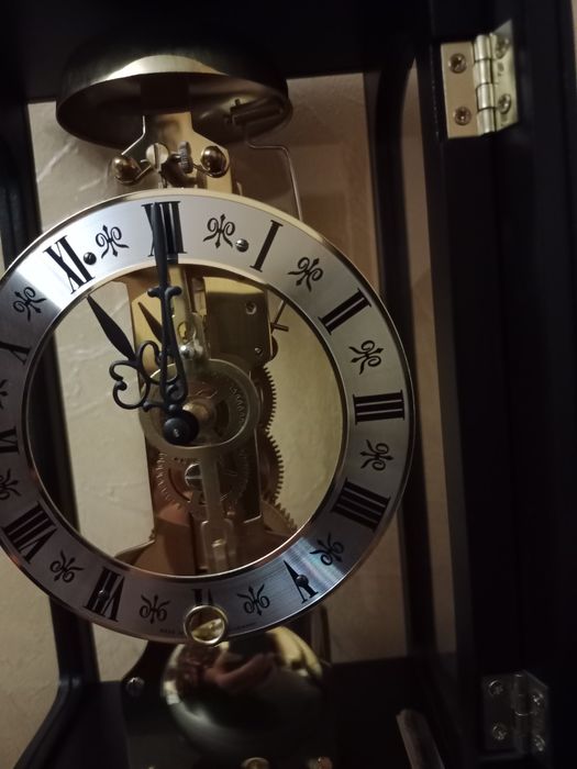 Продам часы подарочные современные