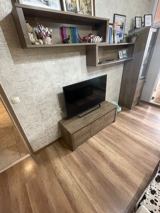 Гардероб , тв шкаф , холна маса , етажерки скрин , висок скрин