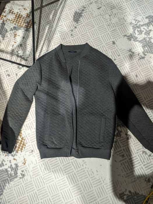 Продам кофту почти не носил