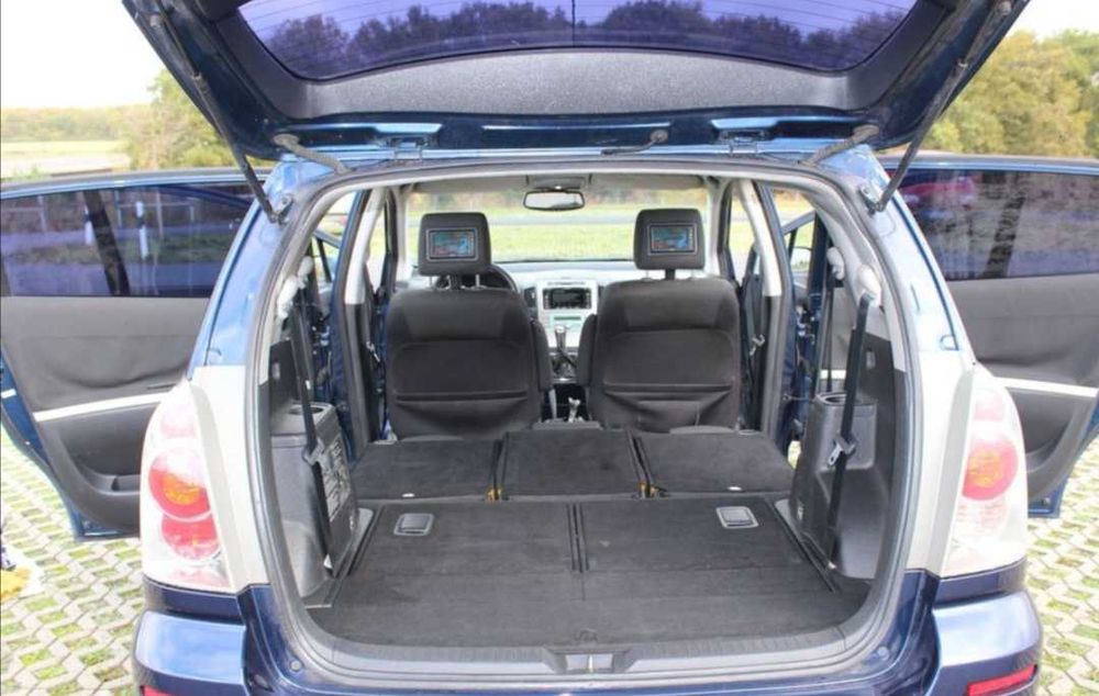 Тойота Корола Версо 2.0 д4д 7 местна