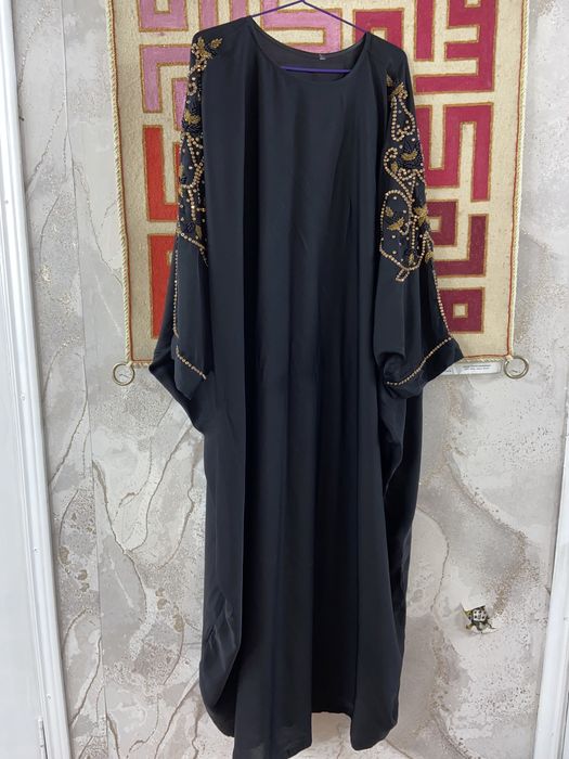 Абая с расшитыми камнями и хрусталем