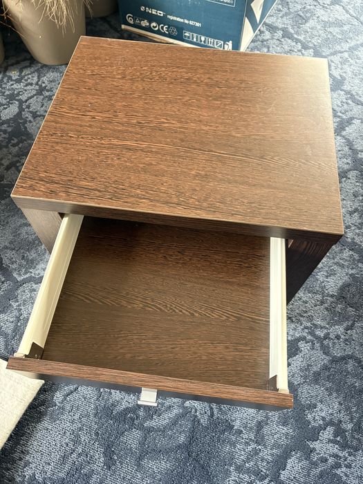 Нощни шкафчета и масички