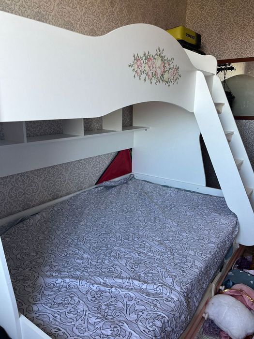 Двухъярусная кровать