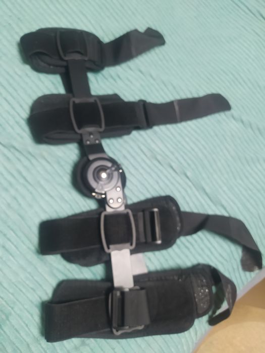 Шарнирный ортез для колена