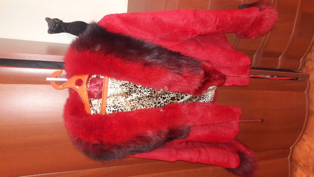 Продам натуральную шубу автоледи крашеный бобер + ворот. и рукава лиса