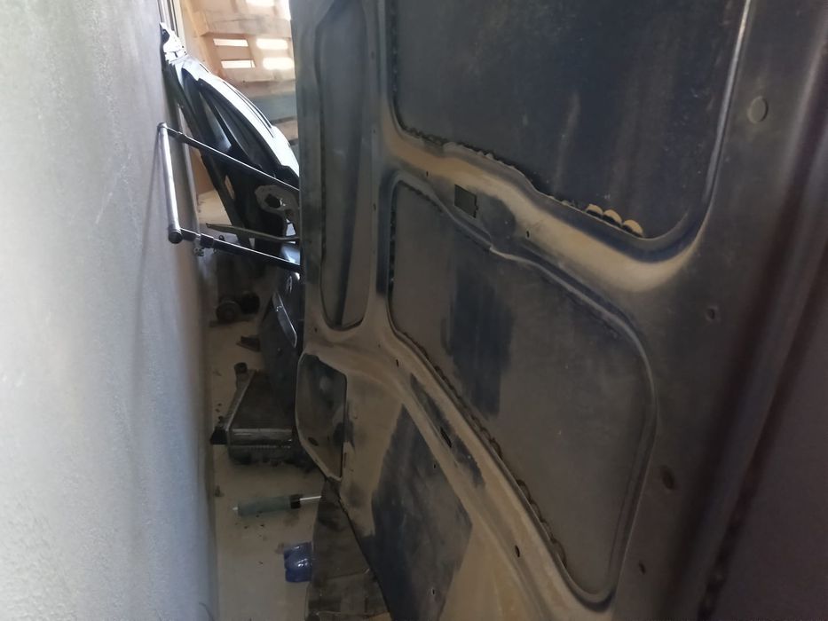 Продам капот на БМВ Е38