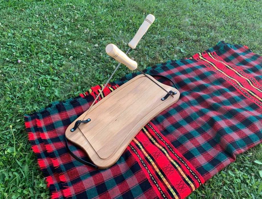 Масивна букова дъска за скара със метални шишове размери (54см x 21см)