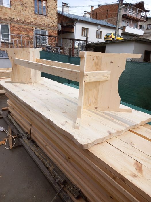 Баварски маси и пейки