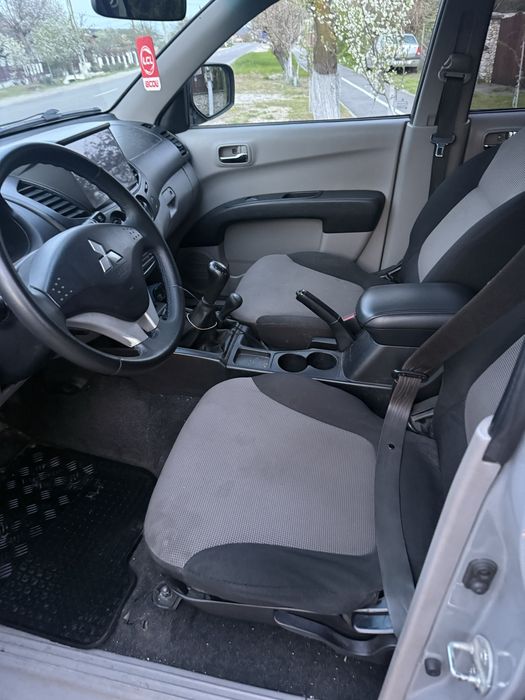Mitsubishi L200 Navigatie blocant spate