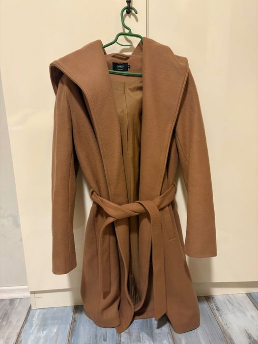 Зимно дамско палто с качулка