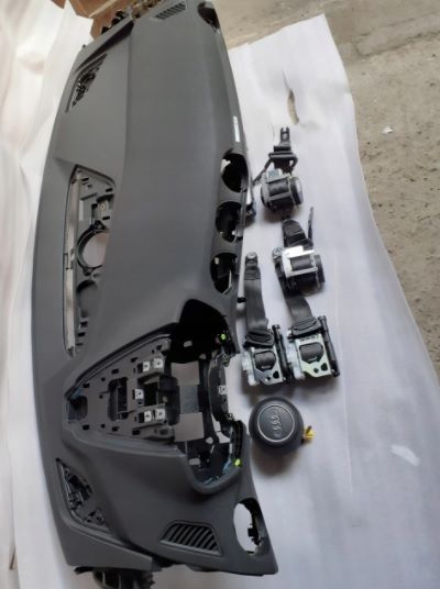 Audi TT 8s kit airbag volan s pasager plansa bord set centuri far 8j
