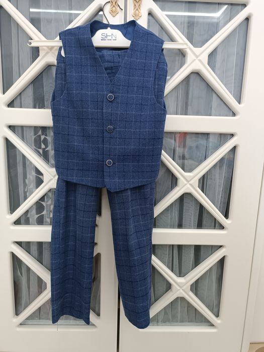 Продам школьный костюм