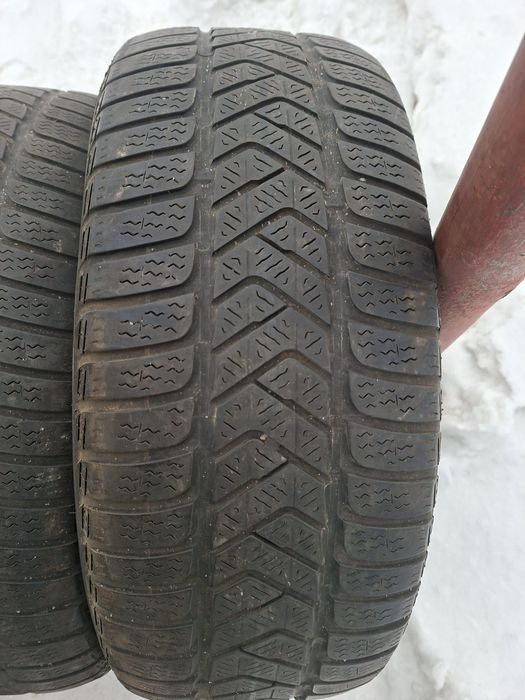 Продам шины 225/50/17 пирелли
