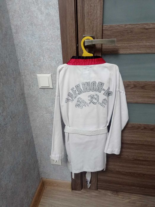 продаю кимоно для таеквондо