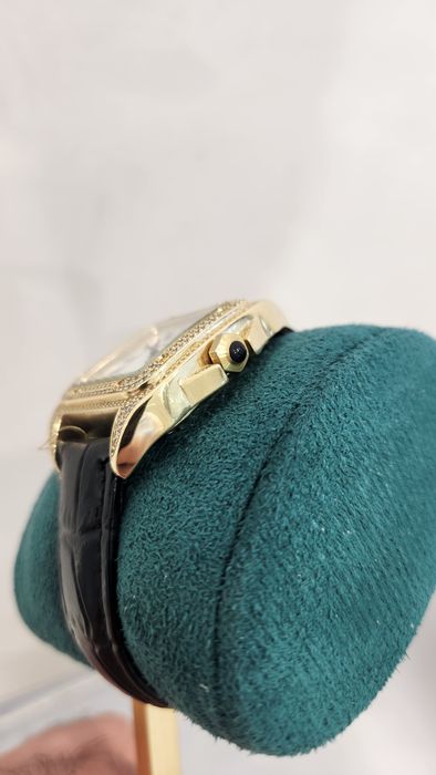 Золотые женские часы Cartier