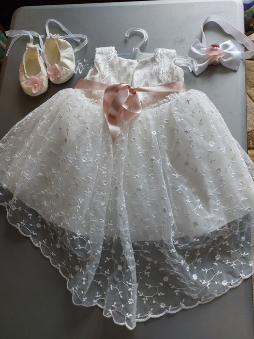 Vând rochiță botez 3-6 luni