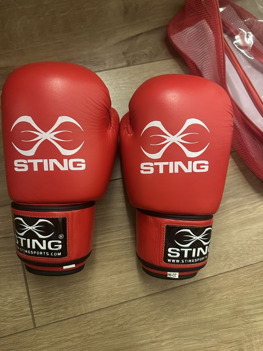 Боксерские перчтаки Sting