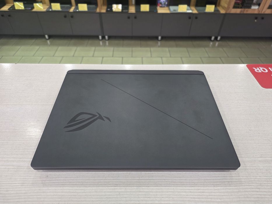 Asus ROG Strix G16 (Core i7-14650HX, 240 Hz)