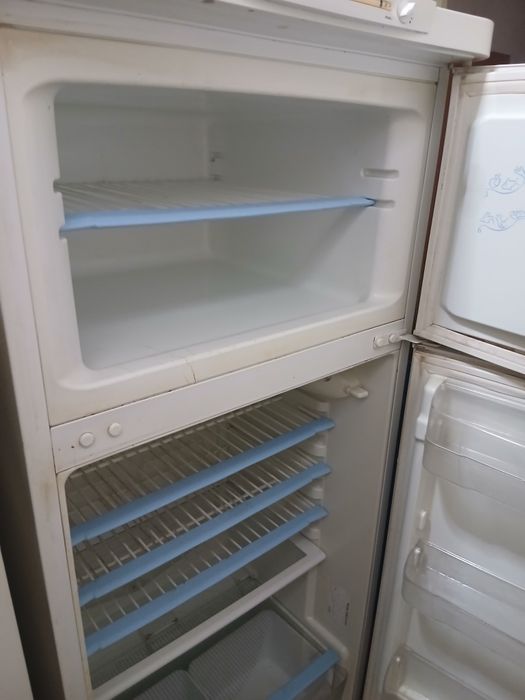 Продаю б/у холодильник