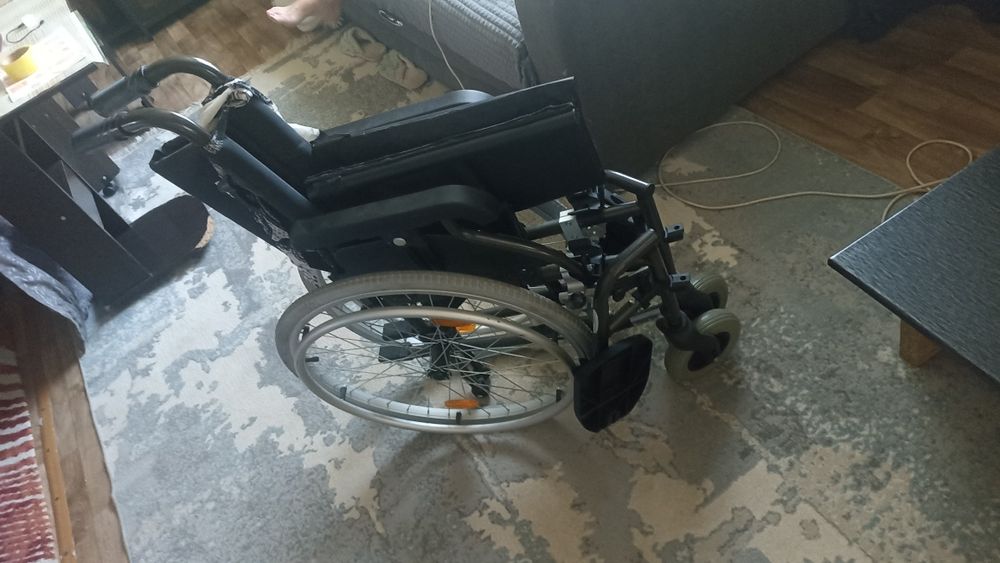 Продаем коляски уличную и комнатную