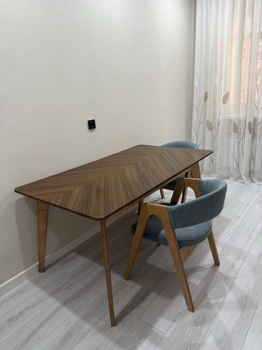 Продам стол и 6 стульев