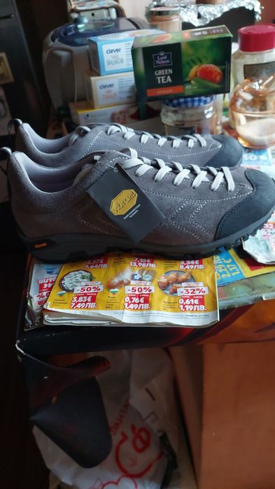 Обувки туристически не обували без стелки