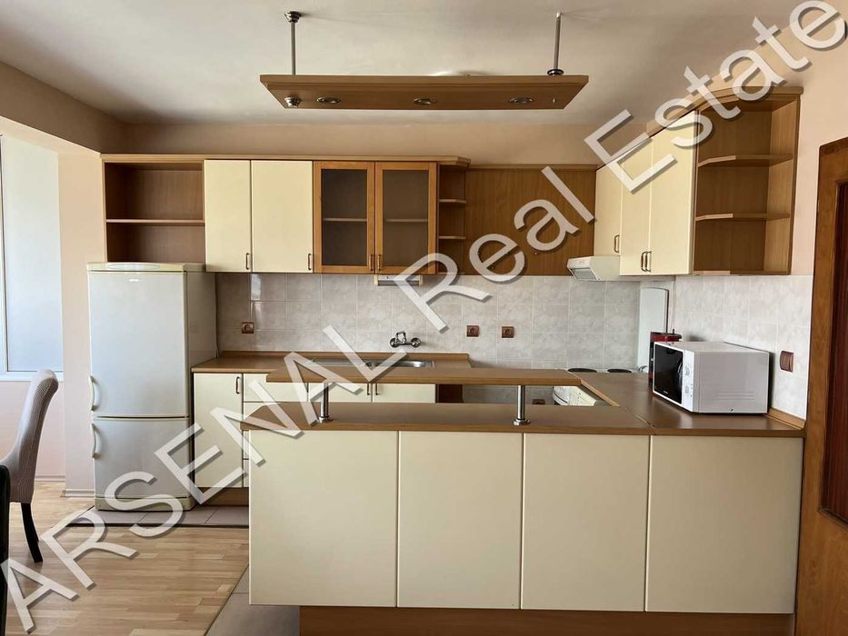 Дава се под наем Тристаен апартамент в София, Център - 100 кв.м за 900 € - Снимка #2