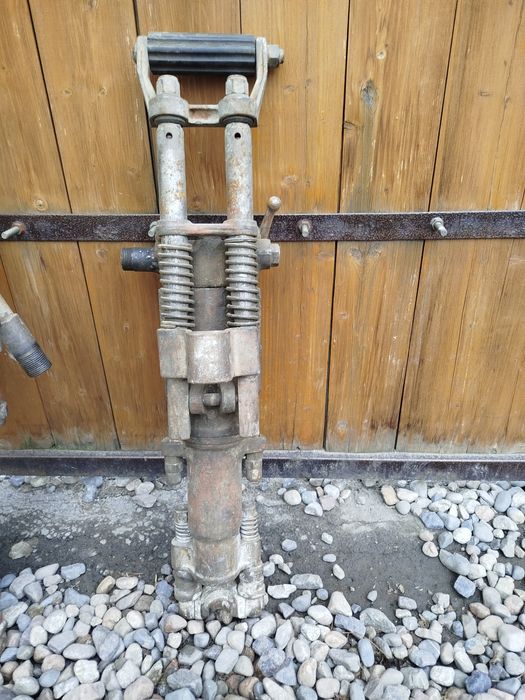 Продам перфоратор пневматический+пневмастойка.