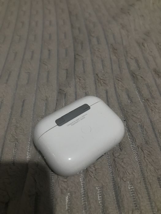 AirPods Pro lux.
