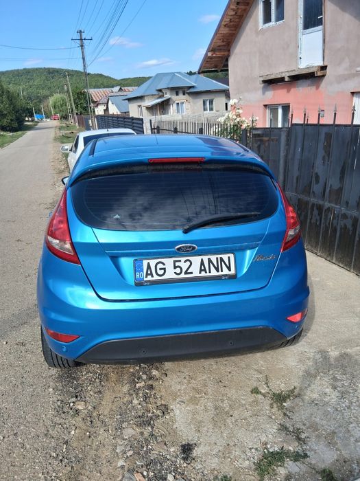 Vând Ford Fiesta