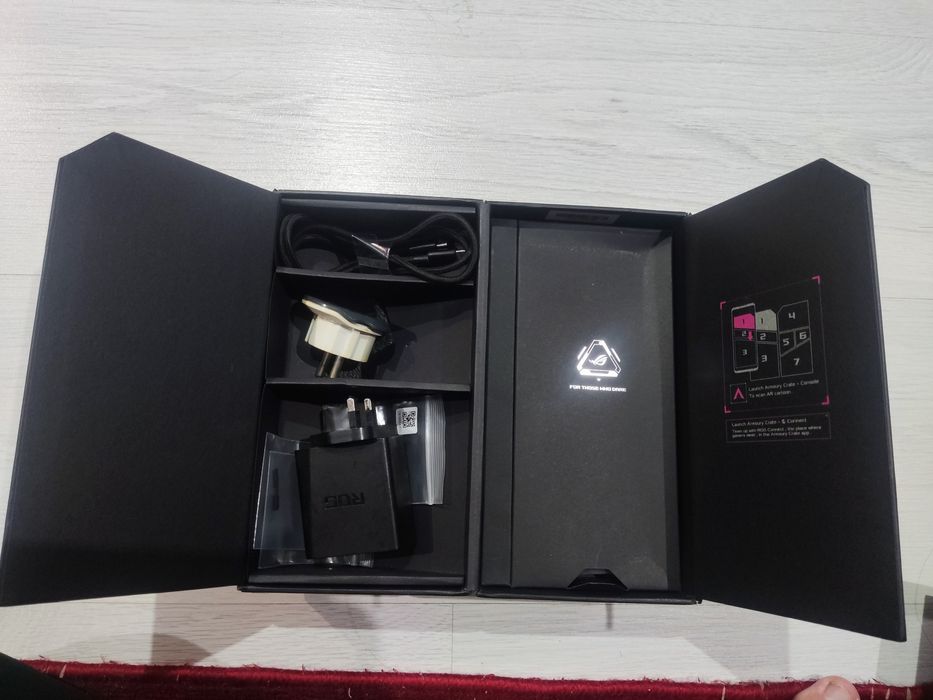Продам комплект от Asus rog phone 5
