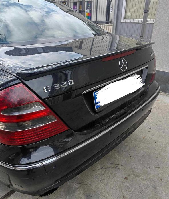 Спойлер за багажник Mercedes, дизайн AMG - E-Class W211 (2002-2009)