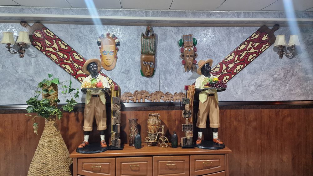 Продам интерьерные маски 3 шт