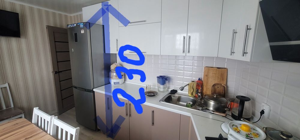 Продаётся кухонный гарнитур.