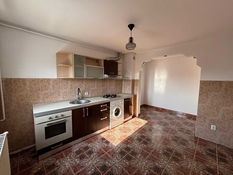 Inchiriez apartament 2 camere decomandat