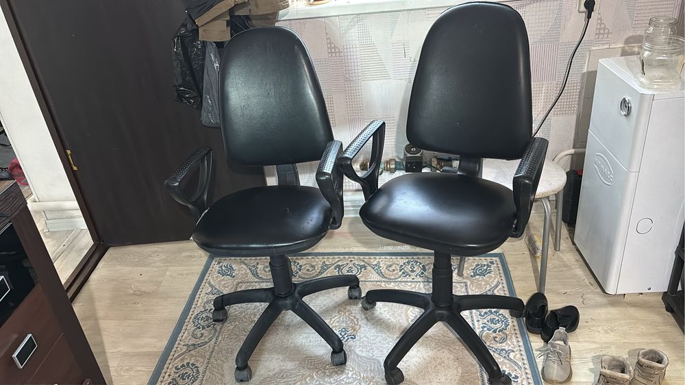 Продам офисные кресла