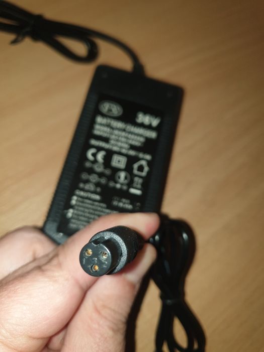 Incarcator Hoveboard / Hoverbord Trotineta electrica 42V  2Ah