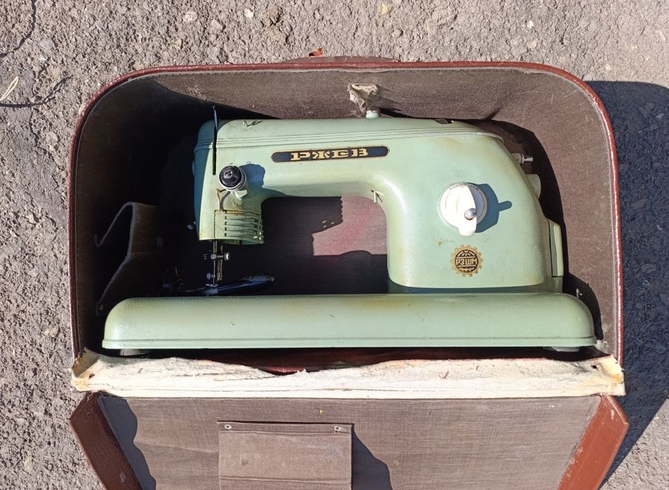 Арт объект, швейная машинка