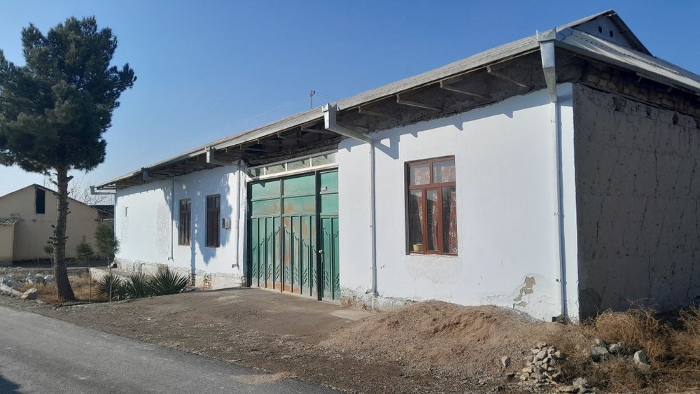 Xovli sotiladi.kadastir xujati bor