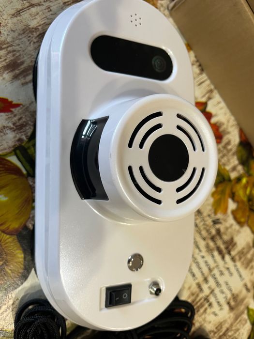 Робот за почистване на стъкла