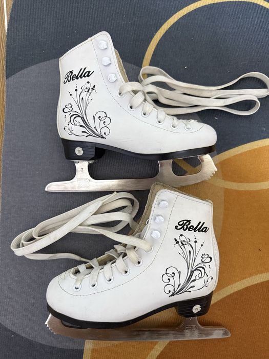 Коньки фигурные в отличном состоянии 29 р