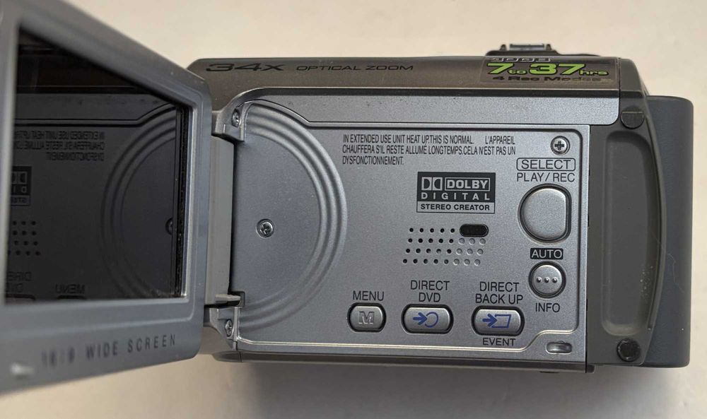 Продавам видеокамера JVC Everio GZ-MG130E